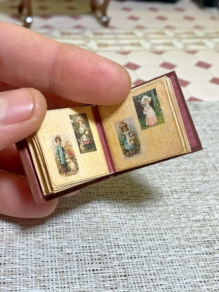 Tutorial on creating a photo album for a doll. 1:12. Dollhouse miniature.