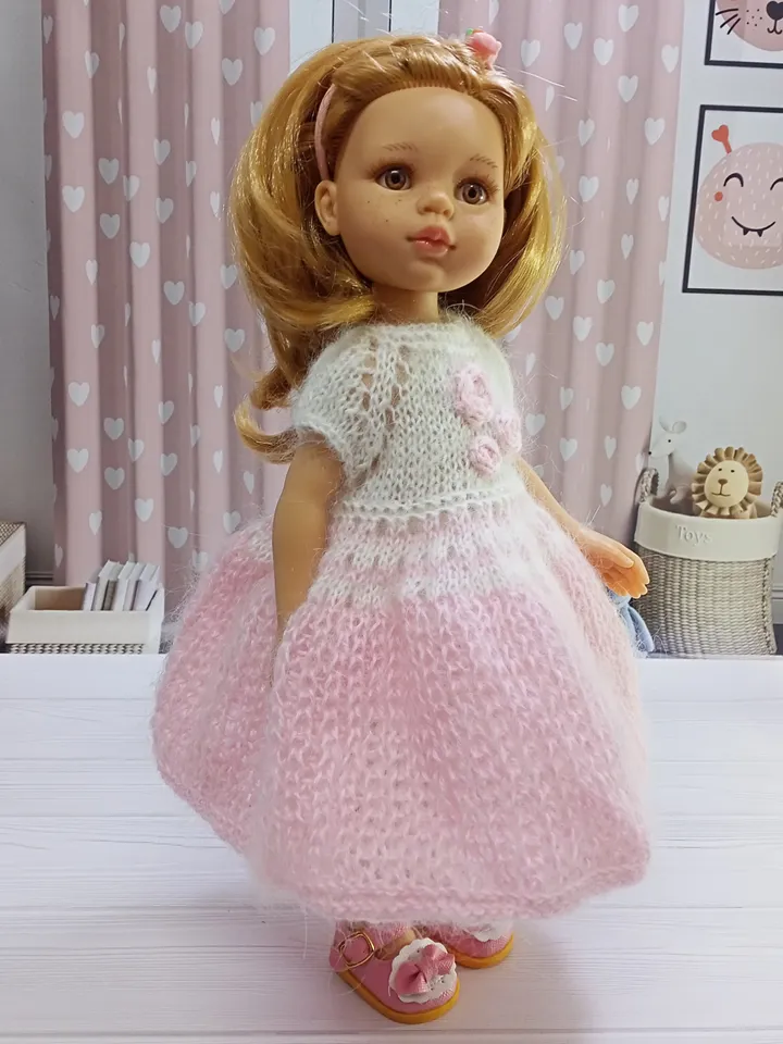 Outfit for a 16-inch doll.Pink