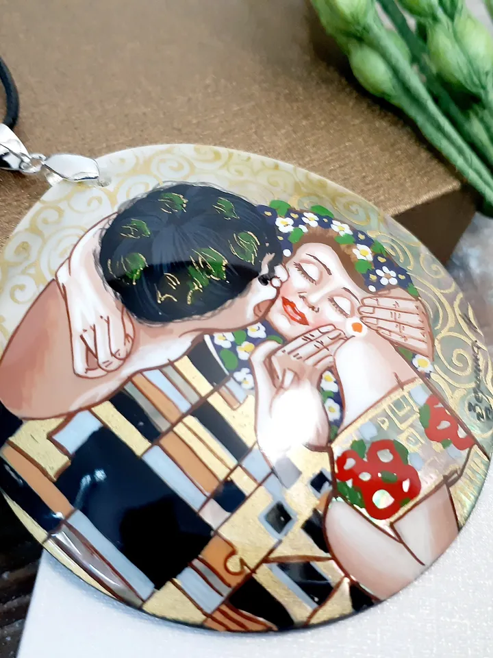 Pearl pendant necklace: The Kiss by Gustav Klimt painted on mother of pearl pendant • Aesthetic gift jewelry for passion couple in love