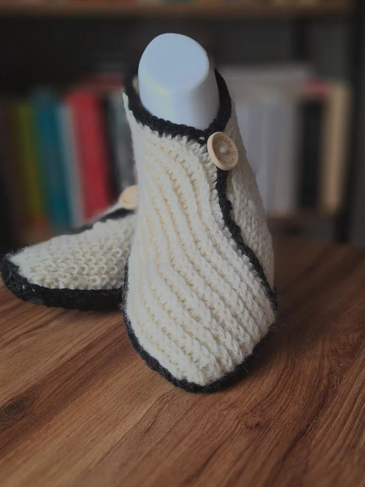 WOOL SLIPPERS. Hand knitted slipper socks. Home slippers. Adult Slipper , Women Men Knit Slippers , Beige Warm Slipper Socks