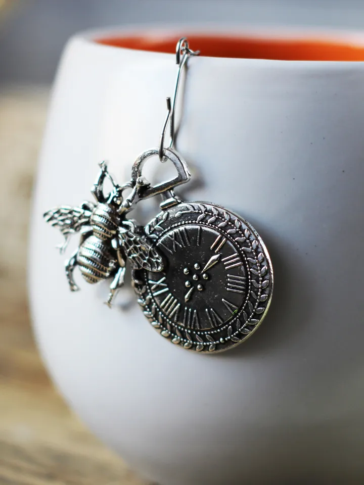 Tea ball infuser for loose leaf tea, Reusable Tea strainer for herbal tea, bee charm Tea Steeper, bee pendant tea