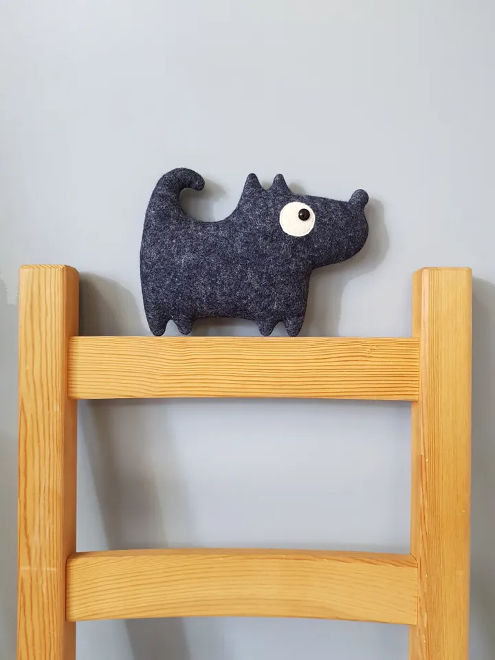 Felt Dog sewing pattern PDF, digital tutorial in english, felt doll sewing diy