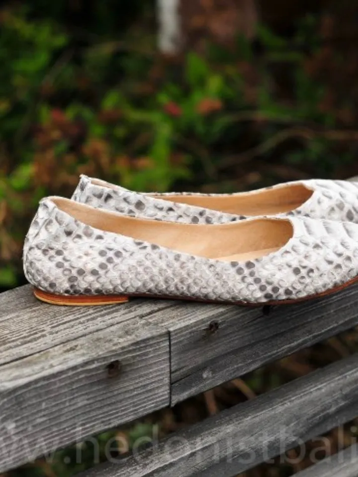 Python skin balet shoes | Woman flat shoes | exotic leather shoes | snake print flat mules | Genuine python gray flat shoes | elegant shoes
