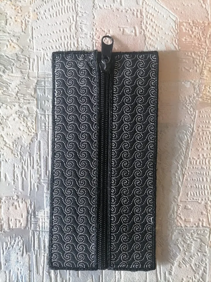 Machine Embroidery Design Key holder design and master class in trapunto technique