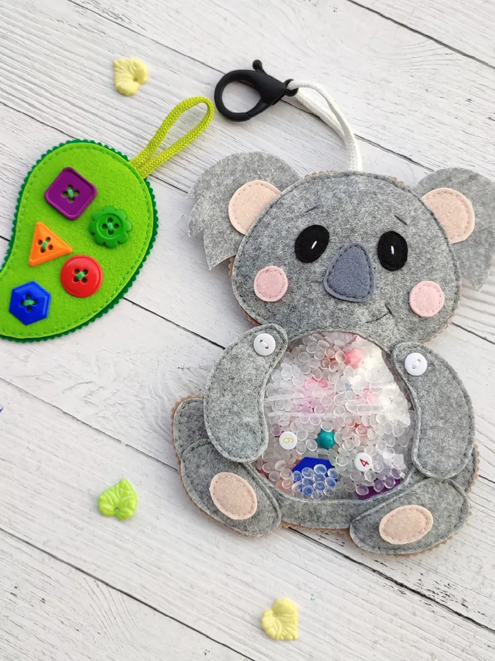 Koala I spy bag pattern for toddlers, I spy game, Busy Bag activity tutorial, Autism sensory toys for kids, Felt toy pattern, Travel Toys