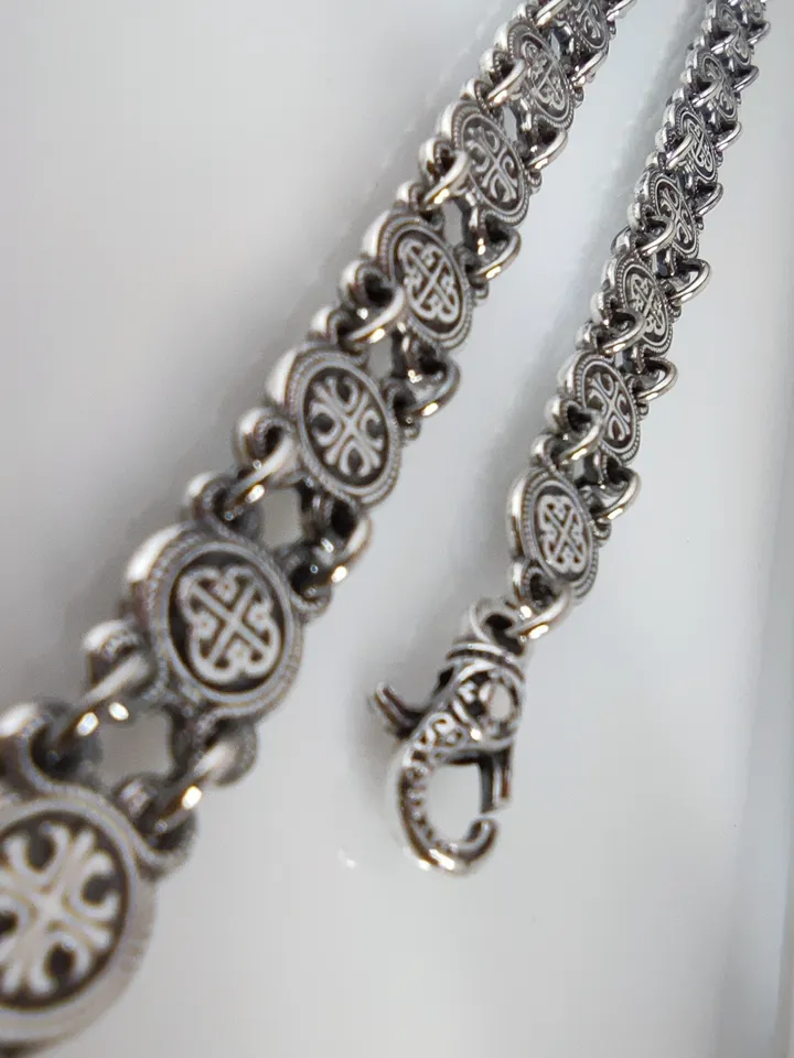 Beautiful chain or bracelet