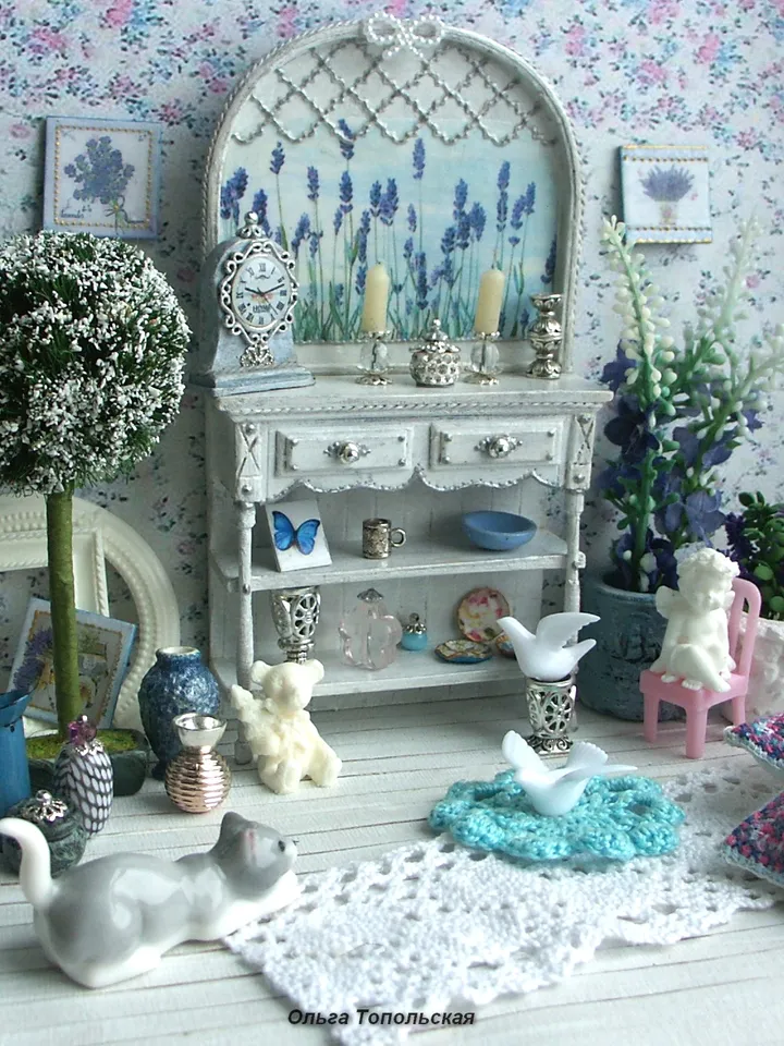 Dressing table for a dollhouse.1:12 scale.