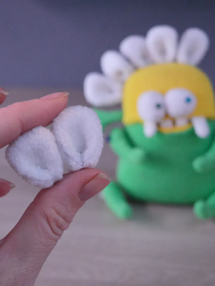 PDF Plush Toy Pattern – Fleece Flower Softie “Daisy”