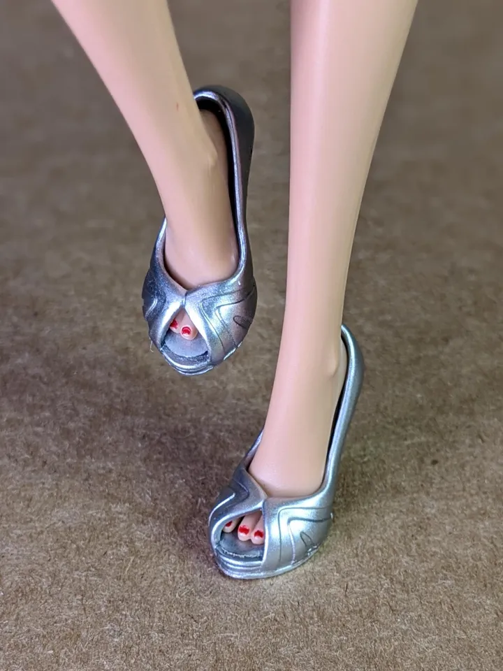 Silver heels sandals for fashion female dolls (Color Infusion, MH)