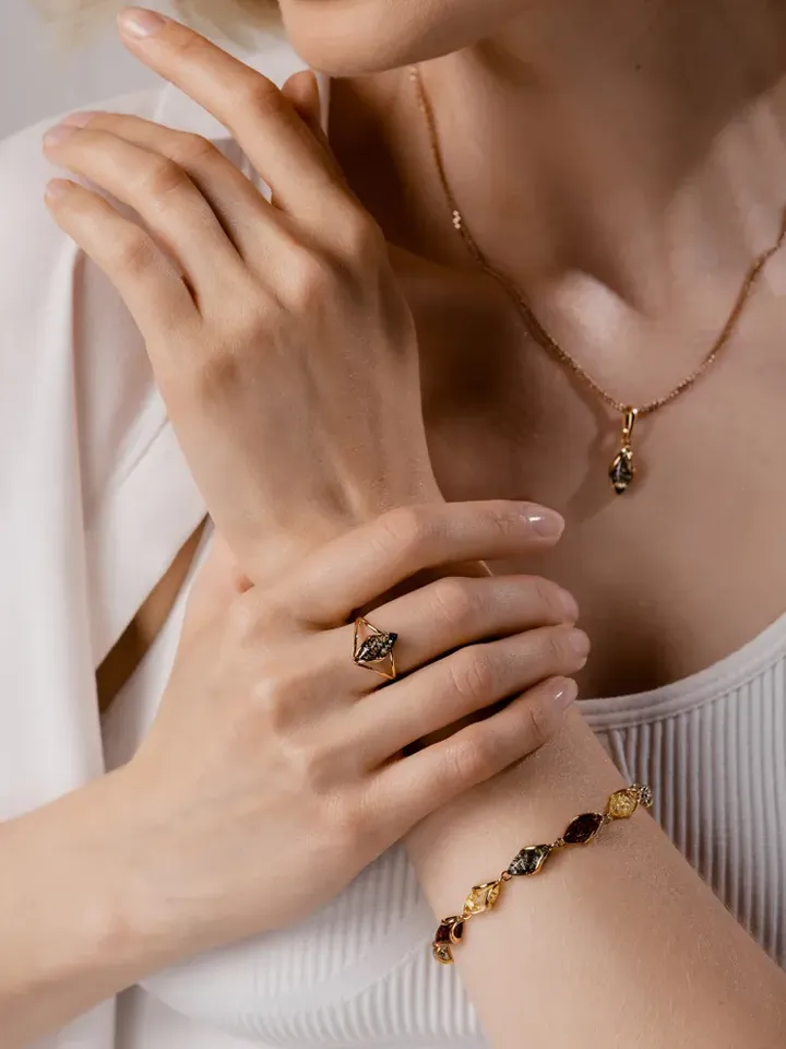 Gold plated bracelet with natural amber made of 925 silver