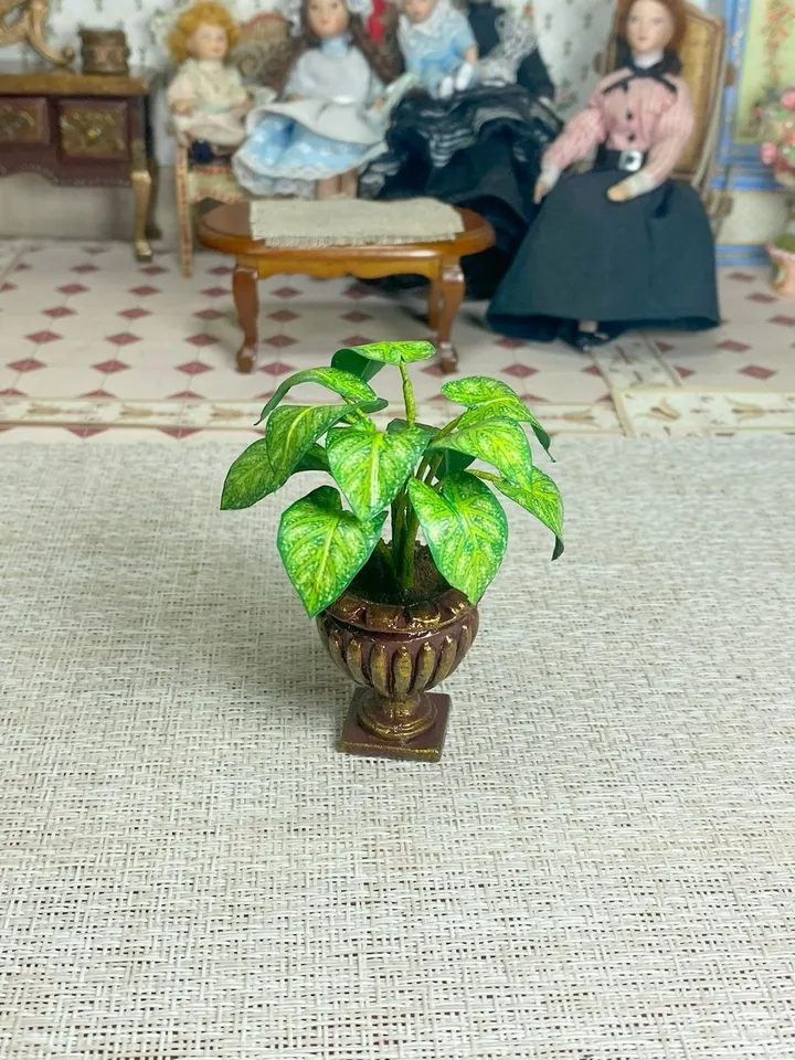 Flower in a flowerpot for a dollhouse. 1:12. handmade. dollhouse miniature. Plants for a doll.