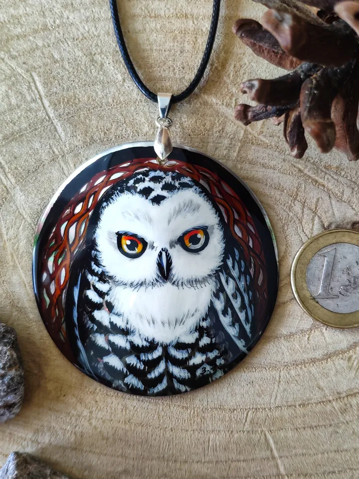 Pearl pendant necklace: Snowy owl handmade jewelry • Ghost of Artic painted on mother of pearl • dainty wisdom talisman • snow owls amulet