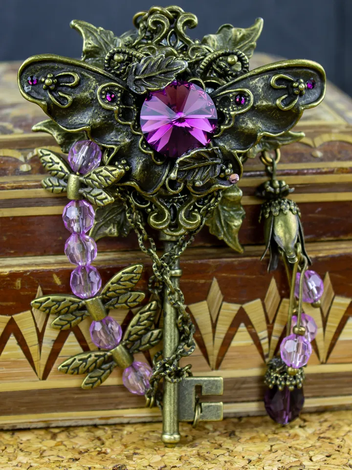 Vintage Purple Key - Necklace "Retro Radiance" with Swarovski and Butterfly