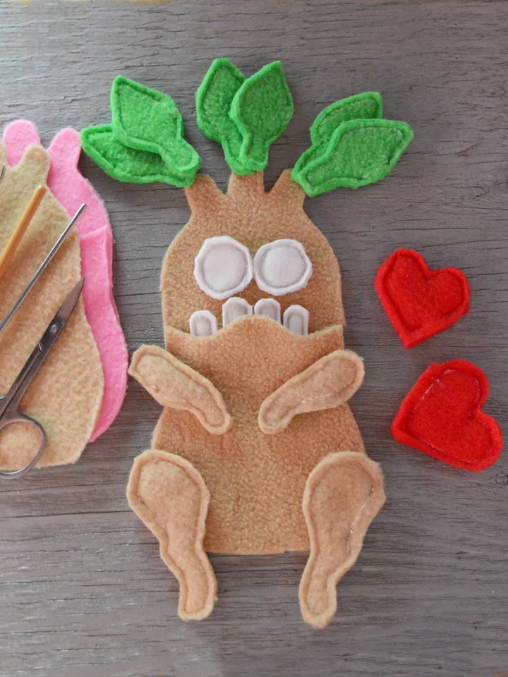 PDF Fleece Plush Pattern β Root Plant Softie with Leaf Hair