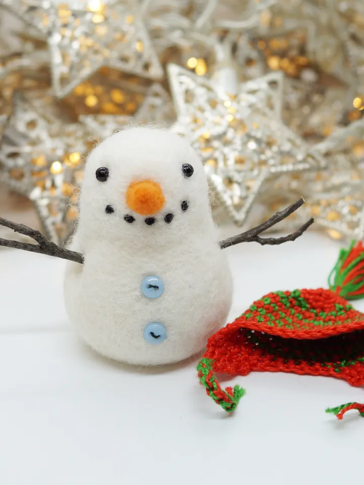 Needle felted snowman, Christmas gift, decoration, snowman in a hat, made to order