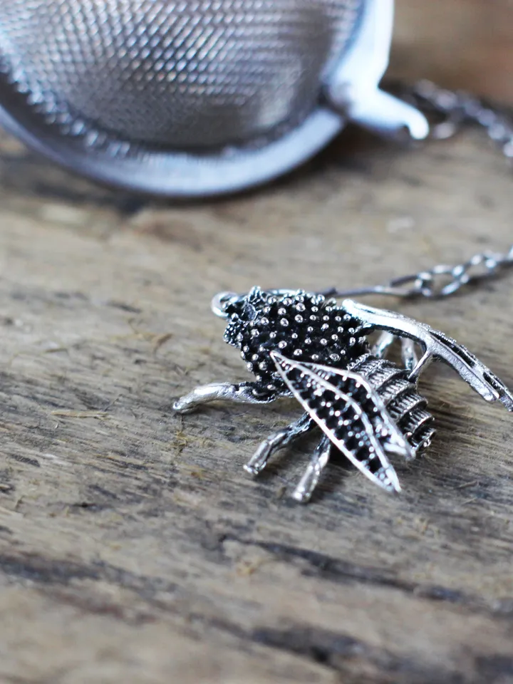 Bumble bee tea strainer for herbal tea, Tea infuser with bee charm, Tea Steeper bee pendant, Loose leaf tea gift