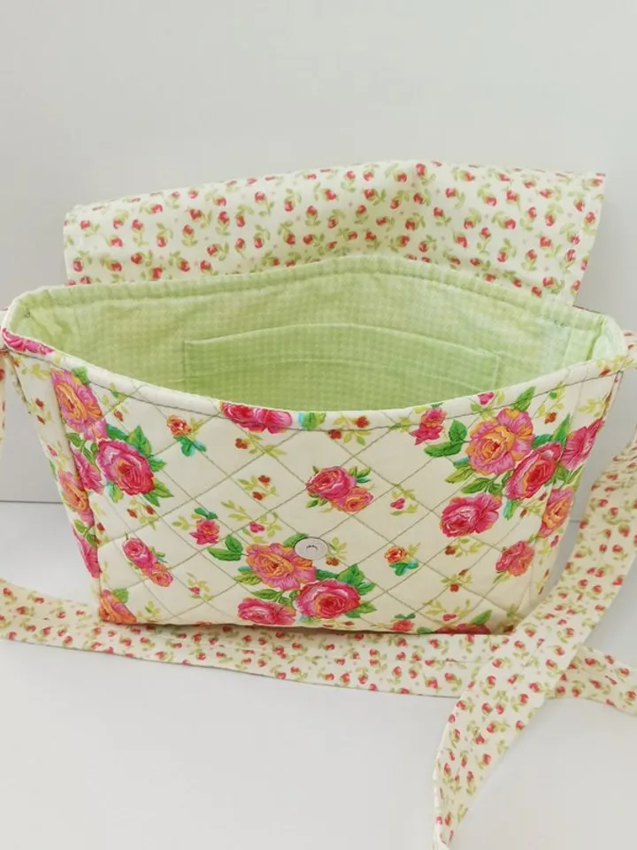 Women's shoulder bag made of natural cotton.