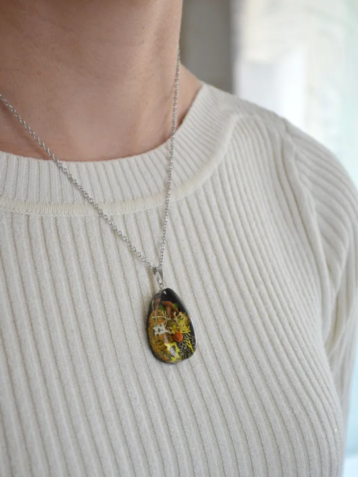 Lichen and mushroom pendant. Pendant with lichen in resin. Necklace with real lichen. Forest medallion with lichen and moss in resin.
