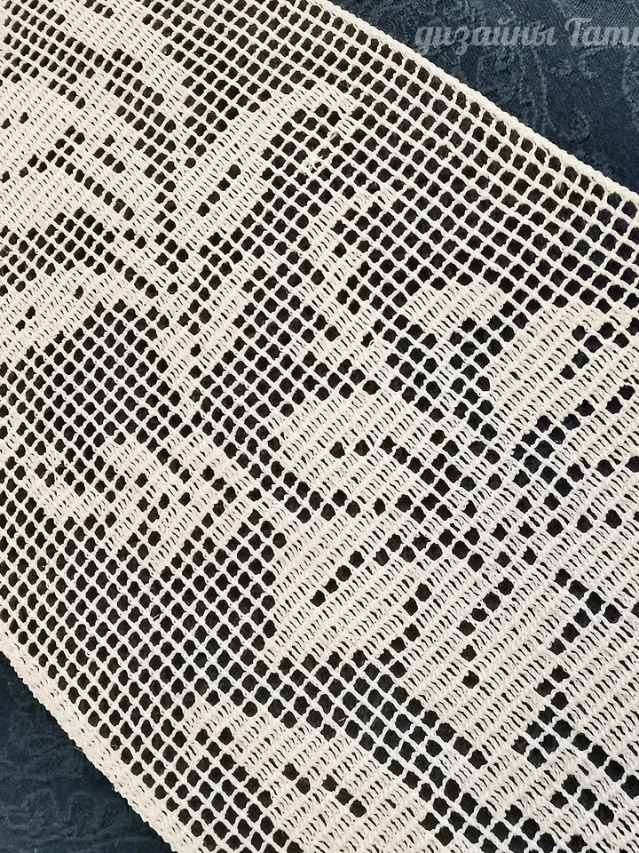 "Lily" design of filigree lace