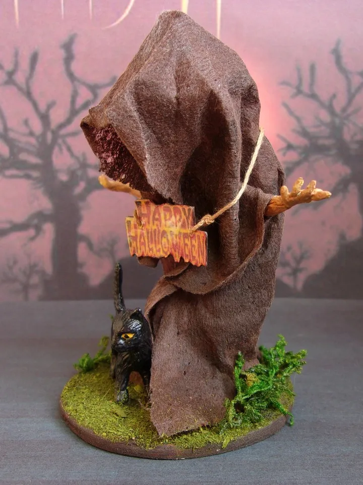 Witch figurine for decorating a dollhouse for Halloween. 1:12. Dollhouse miniature. 1:12. Handmade.