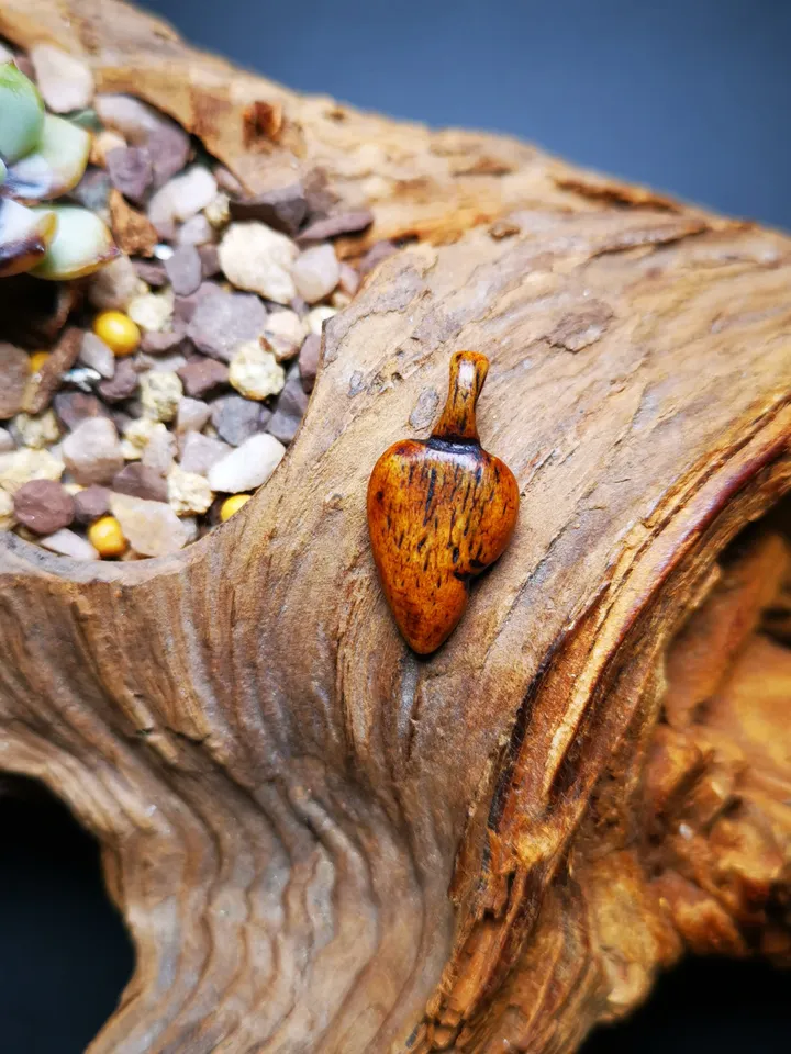Gandhanra Tibetan Shankha Amulet,Yak Bone Carved Conch Bead Counter Clip Pendant for Mala, Prayer Bead Accessories