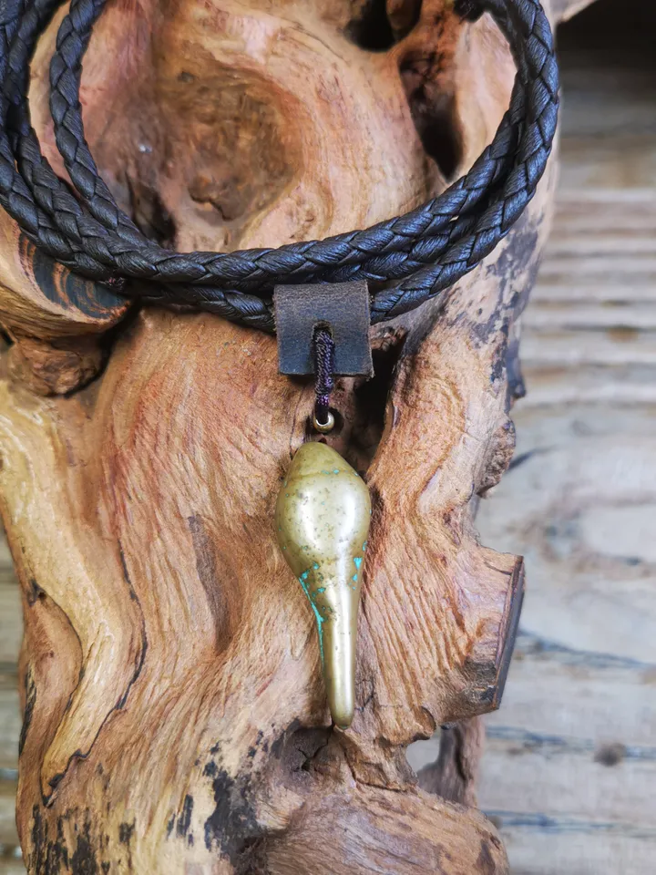 Gandhanra Handmade Small Shankha(Divine Conch) Badge,Tibetan Buddhist Protective Amulet Pendant,Made of Lima Brass