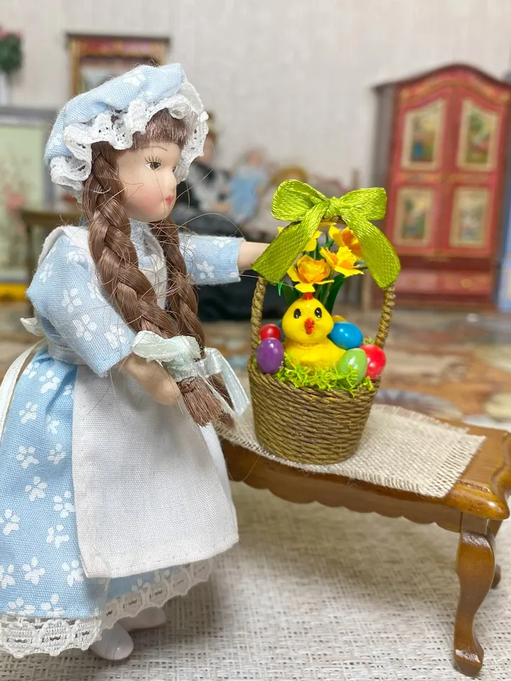 Easter basket for dollhouse. Easter miniature. 1:12.