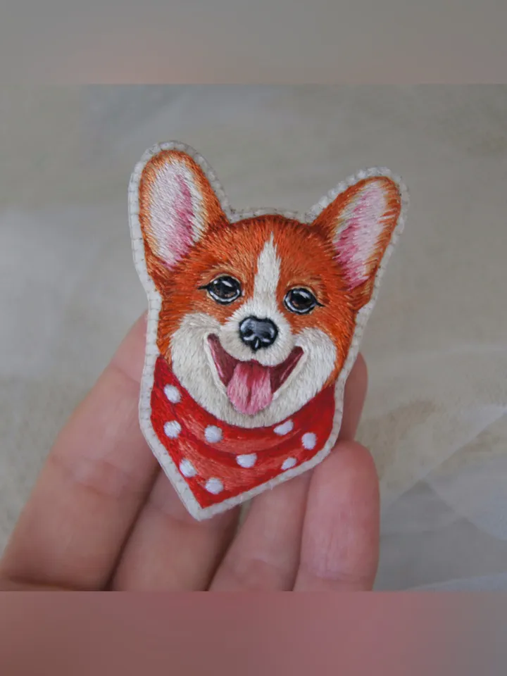 Corgi dog brooch.
Brooch-pin, artistic satin stitch.