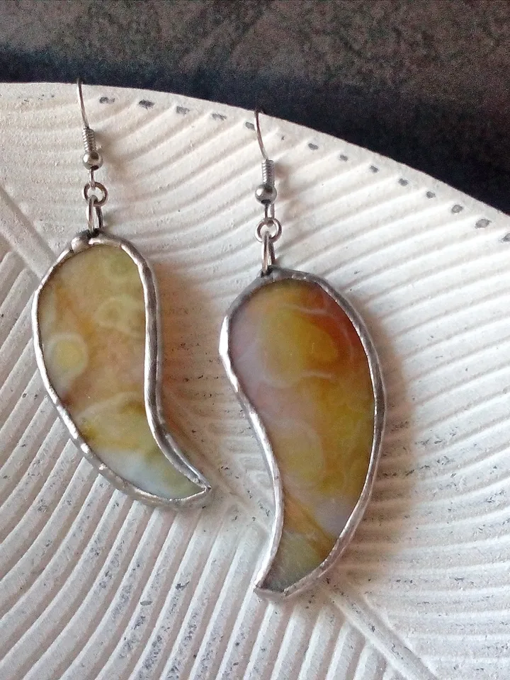 Yellow wavy earring, glass earrings, simple stained glass, curle earrings, kawaii earrings, Dangle earrings
