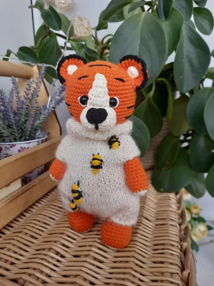 Amigurumi tiger crochet pattern. PLush tiger crochet PDF tutorial. Stuffed crochet tiger with knitting clothes