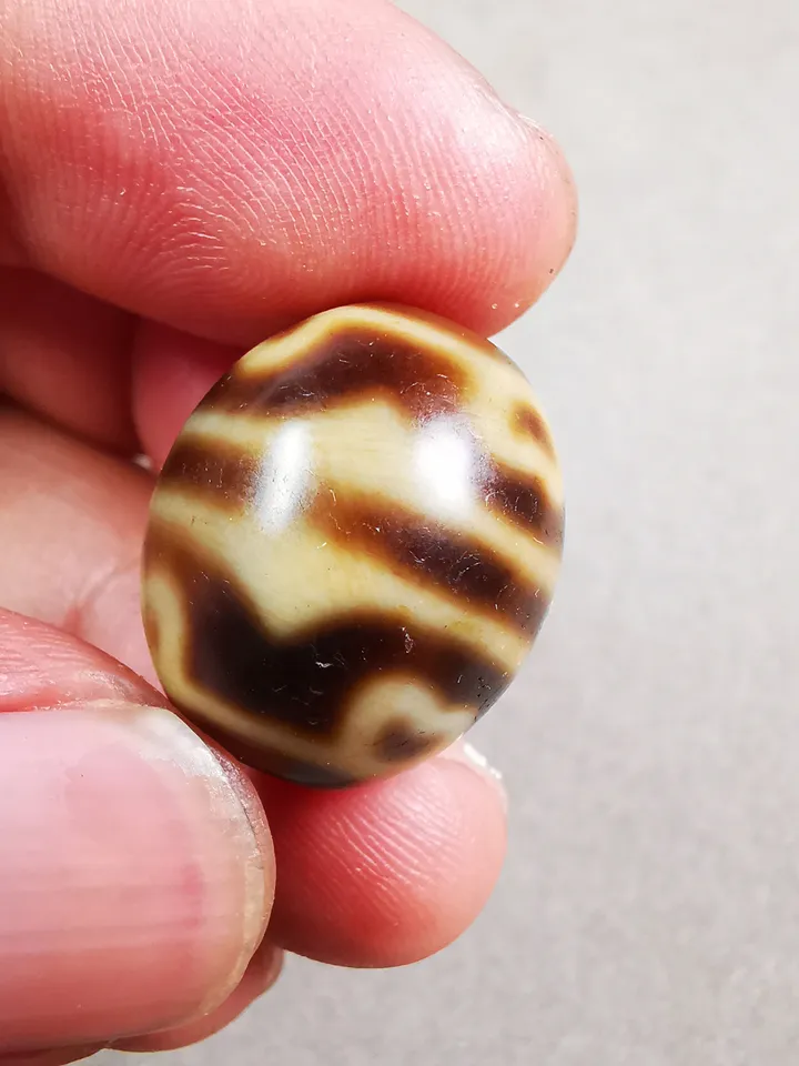 Gandhanra Tibetan Round Lotus Dzi Bead(Darrow or Taklok Dzi),Tibetan Chung,Wealth Amulet,Small Size 21*18 mm