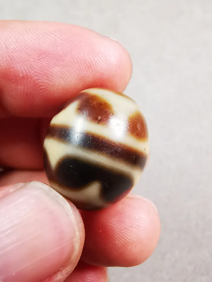 Gandhanra Tibetan Round Tiger Tooth Dzi Bead(Darrow or Taklok Dzi),Tibetan Chung,Wealth Amulet,Small Size 20*17 mm