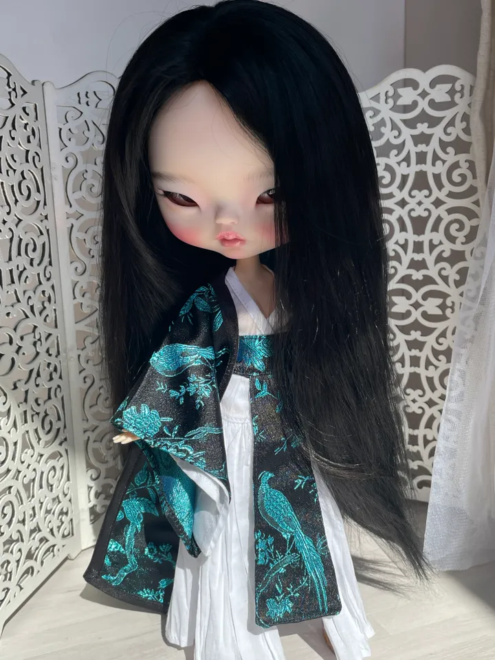 Blythe doll Asian with black hair