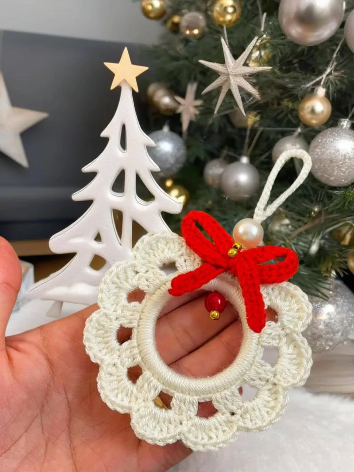 Crochet Christmas Wreath Ornament Pattern, Easy Crochet Holiday Decor PDF, DIY Wreath Ornament Tutorial, Beginner-friendly Crochet Pattern