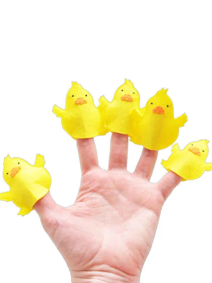 Pattern and tutorial to sew 5 little ducks from felt
