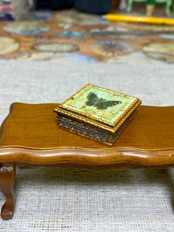 Tutorial. 1:6 and 1:12. Box for a doll house. Miniature doll house.