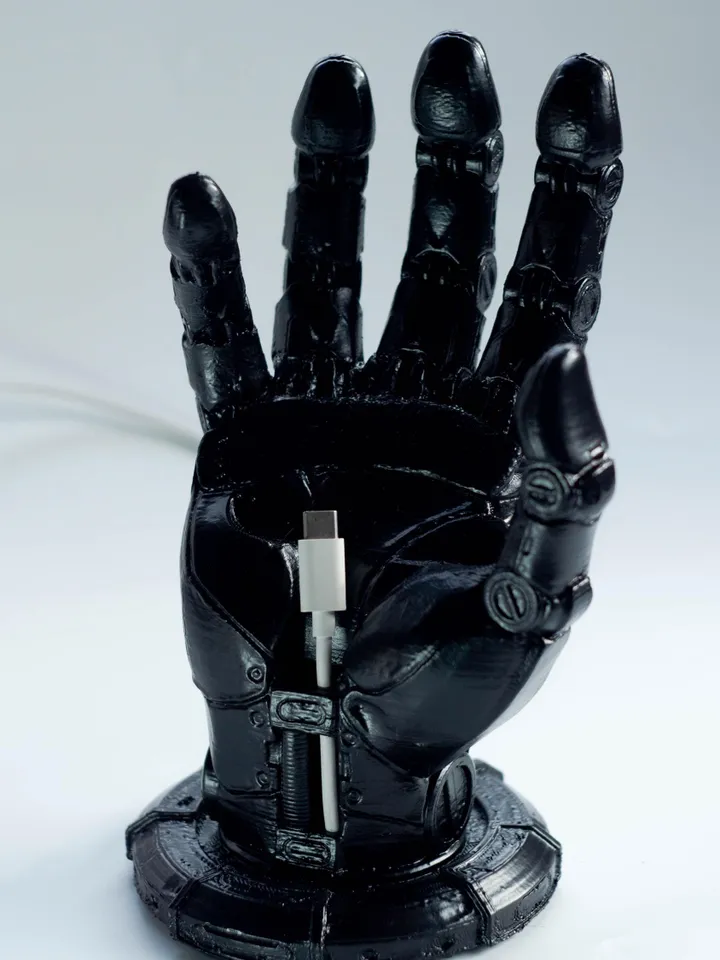 Robotic Hand Phone Stand – Futuristic and Functional Smartphone Holder, Cyber Decor, Robo Accessory, Sci-Fi Design, Gamer props