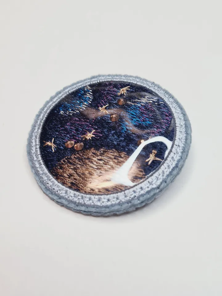 Machine embroidery design for art therapy: Brooch "Window to Space"