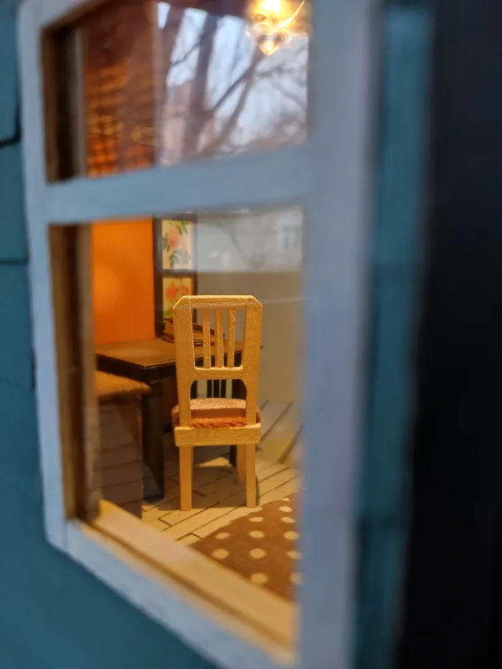 Miniature Roombox for Dolls Little Collector's Dollhouse 1/18 scale
