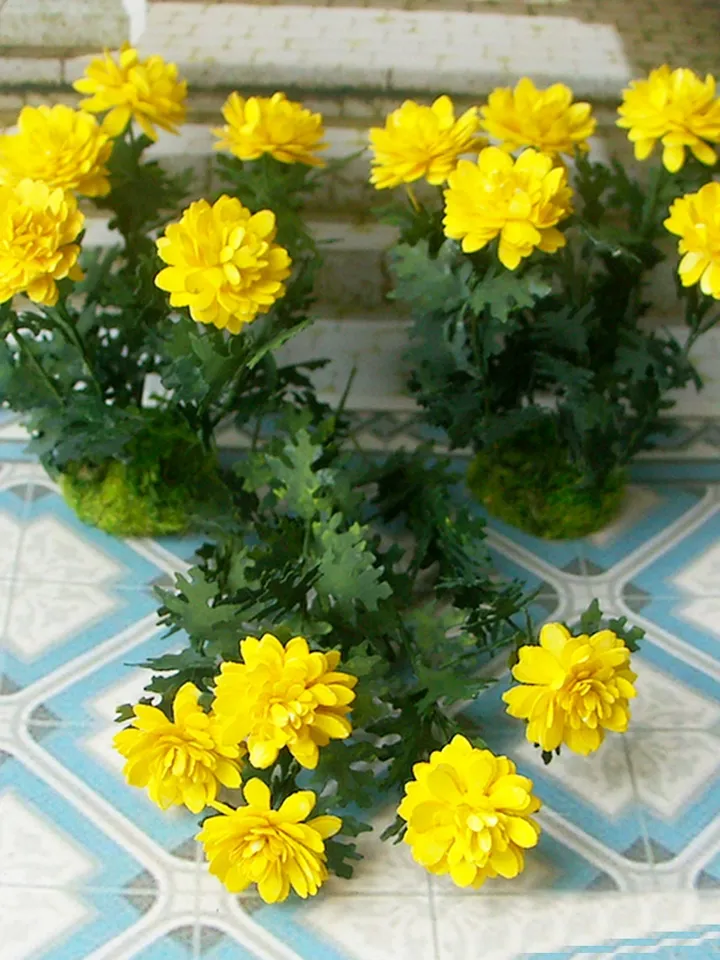 Flowers for the doll house.1:12 scale.