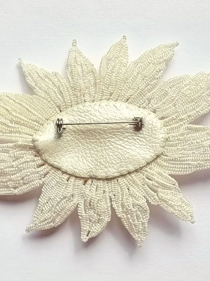 Amber Daisy Brooch – Handcrafted with Vintage Beads