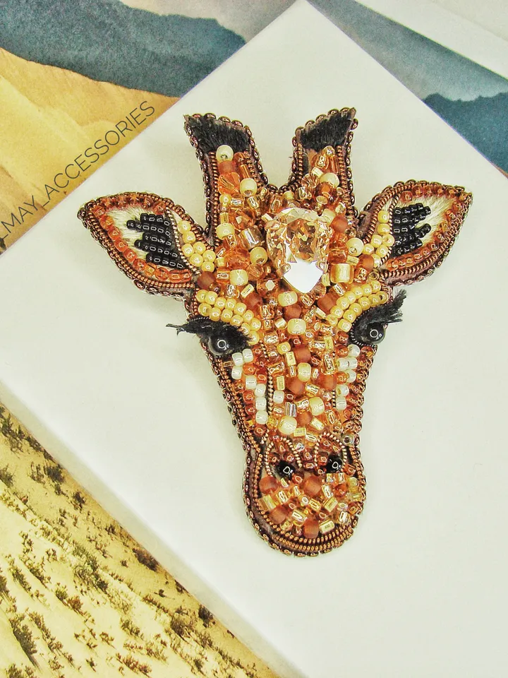 Brooch Giraffe, beaded brooch, embroidered brooch, handmade design, custom brooch, animal brooch