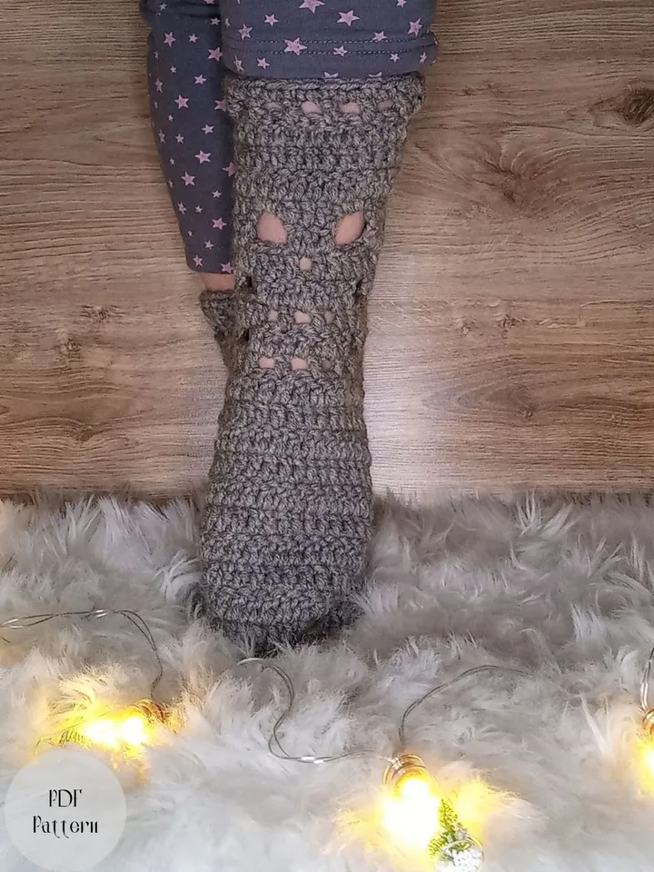 Crochet socks pattern, House slippers with skulls, PDF Pattern warm socks, Wool women's slippers