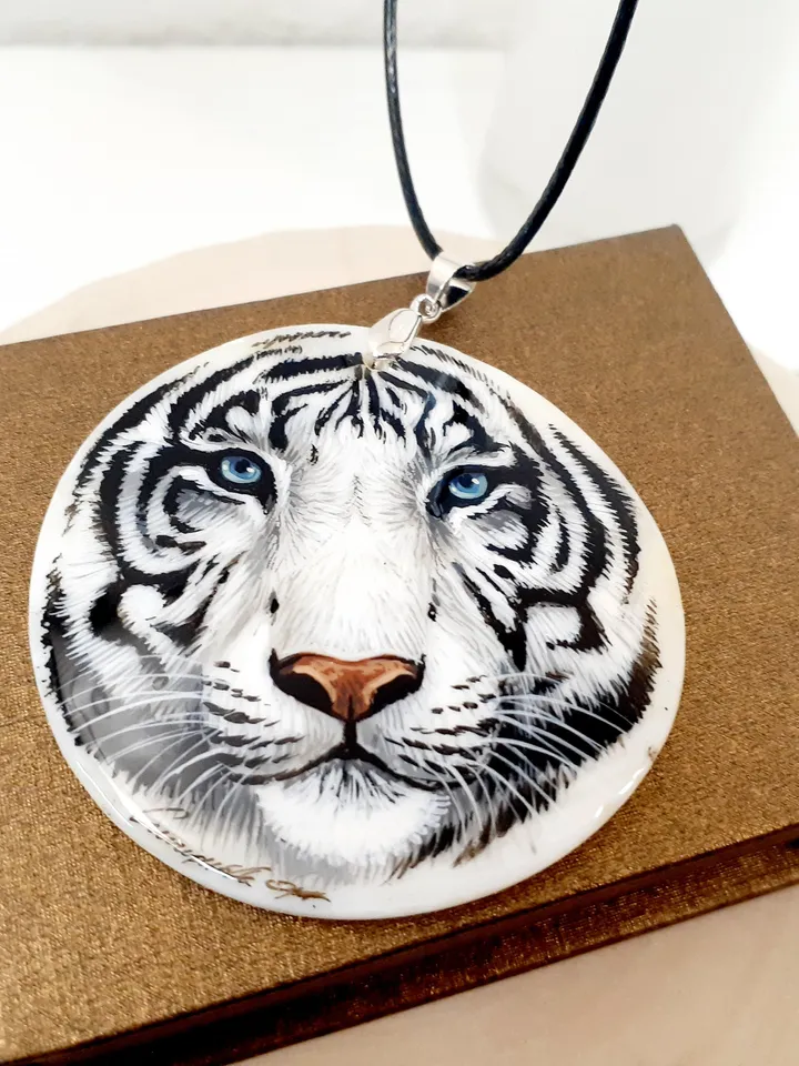 Endangered Elegance: Exquisite Mother-of-Pearl Pendant Depicting Majestic White Tiger - Symbol of Strength, Ethereal Grace, and Beauty