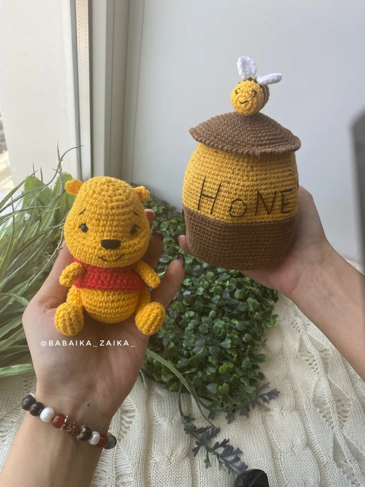 PDF Crochet Pattern Winnie the Pooh in a honey Pot, Small Toy Pattern, Animal Pattern, Amigurumi teddy bear pattern, Crochet animal