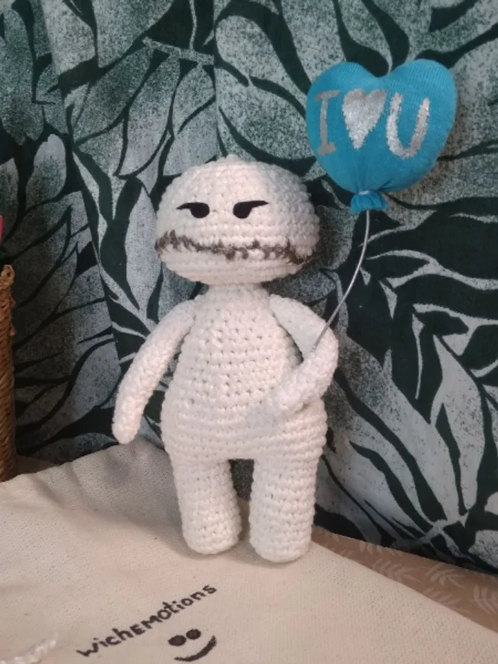 A Meaningful Gift for Your Loved Ones -Crocheted Zombie Doll with Balloon I love u