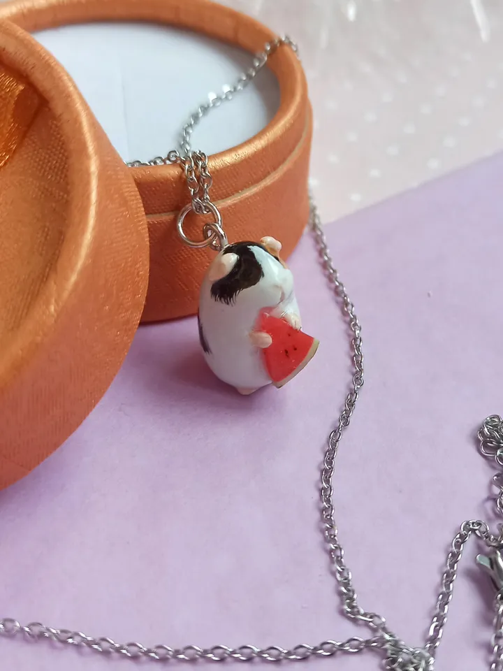 A guinea pig figurine handmade necklace (US discount)
