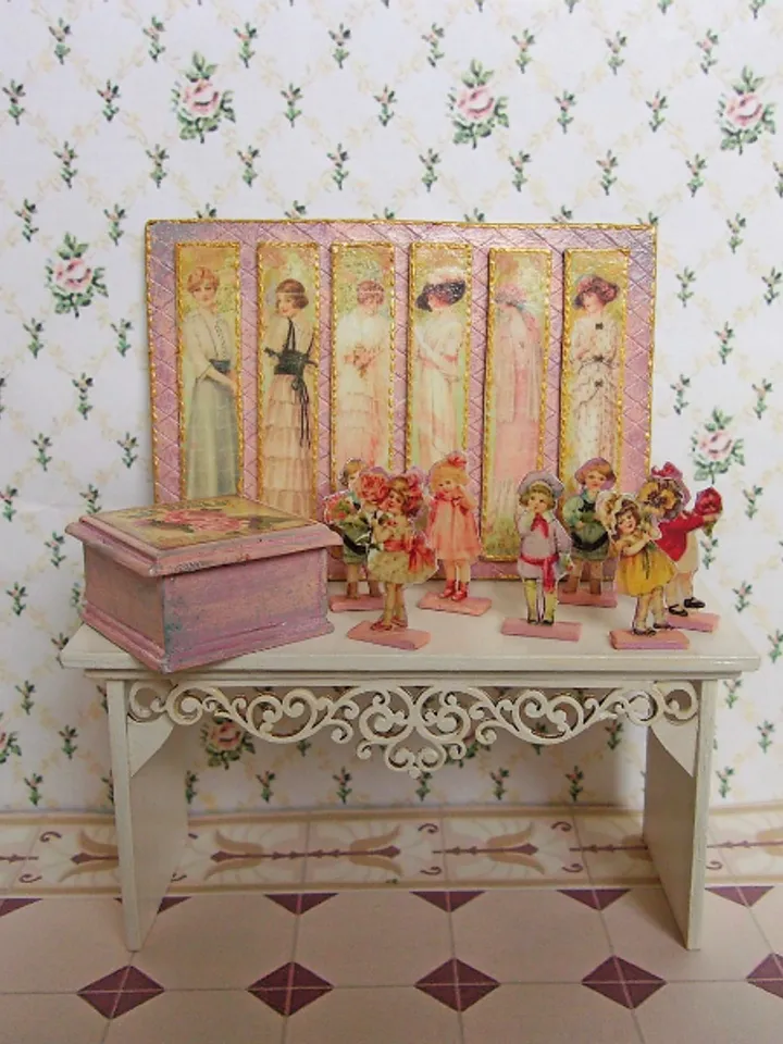 Dollhouse accessories. A set of miniature items.1:12 scale.