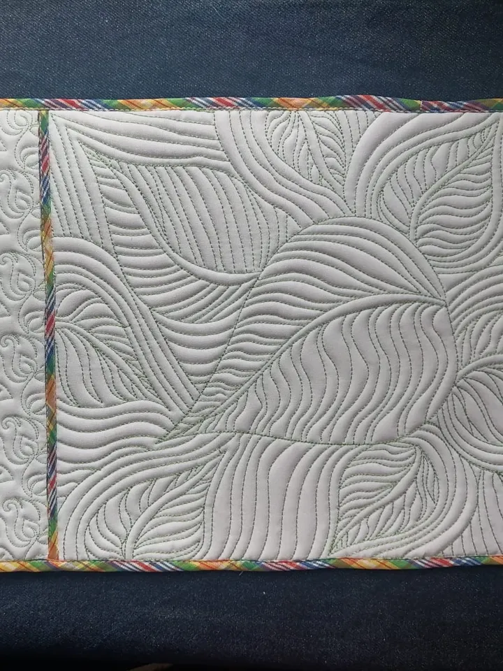 Machine Embroidery Design Napkin trapunto leaf it consists of two parts, each can be used separately