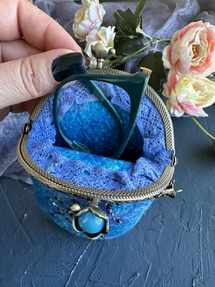 Glasses case with embroidery. Gift for woman.